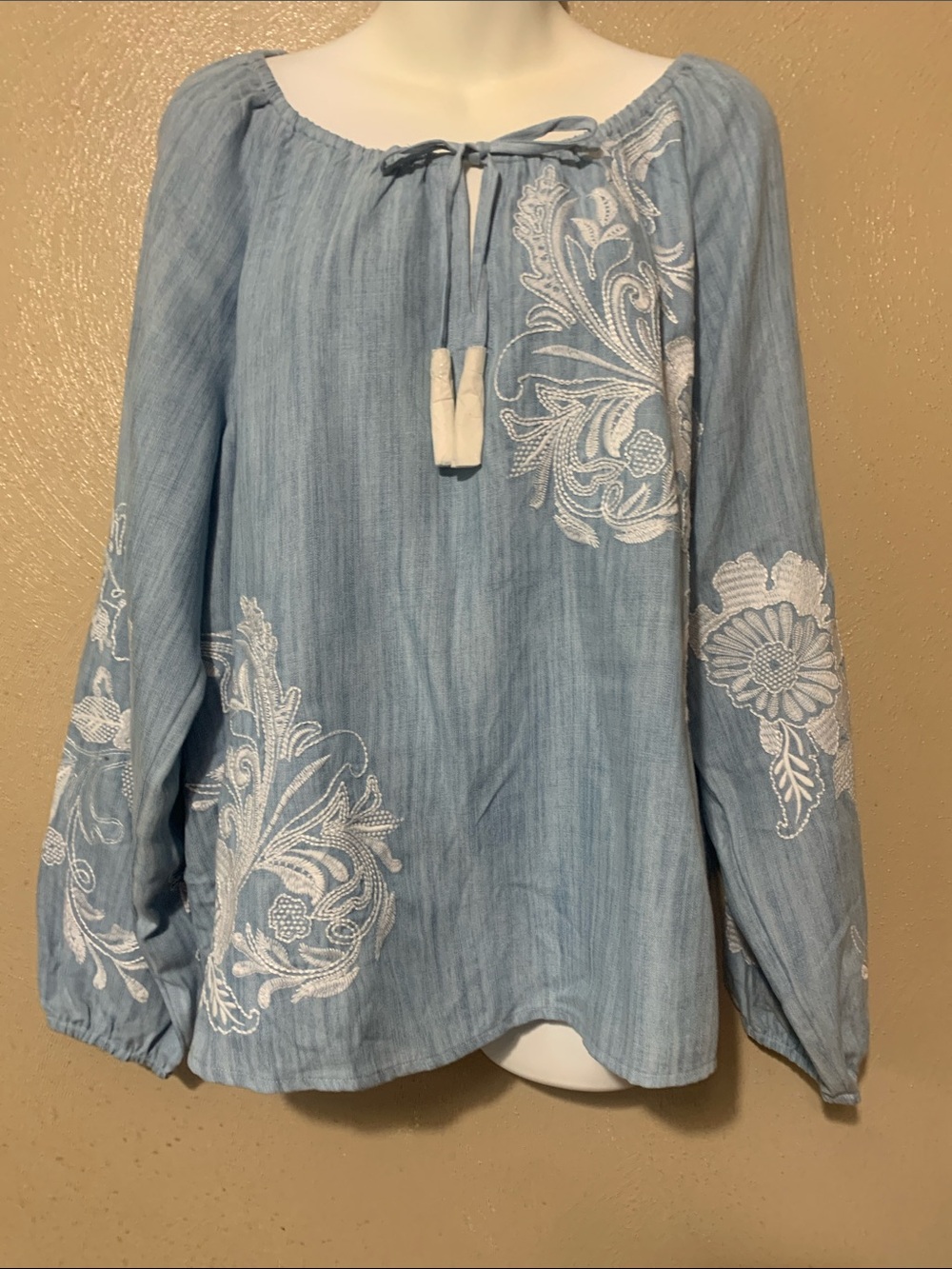 Soft Surroundings size L Light Blue Floral Embroidered Peasant Top NWT
